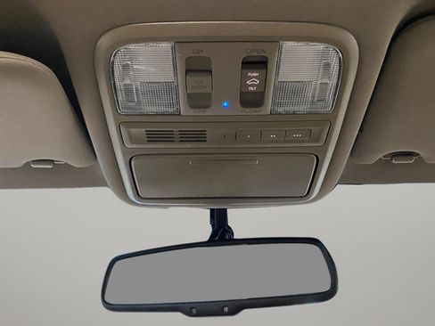 Used 2015 Honda Pilot Touring image 16