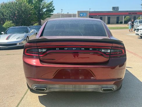 Used 2017 Dodge Charger SE w/ Blacktop Package RWD image 3
