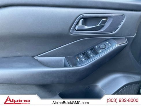 Used 2024 Nissan Rogue S FWD image 18