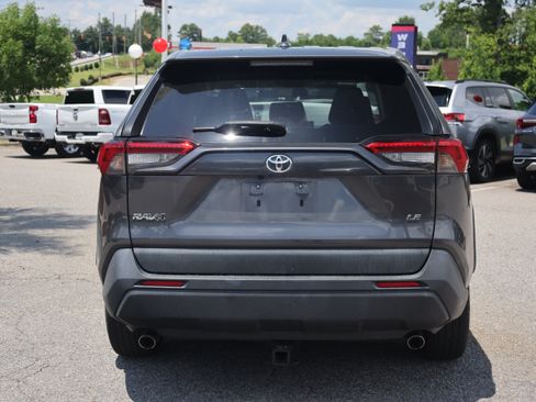 Used 2022 Toyota RAV4 LE FWD image 4