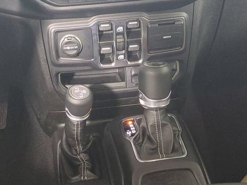 Used 2022 Jeep Wrangler Unlimited Sahara w/ Cold Weather Group AWD/4WD image 21