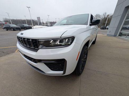 New 2026 Jeep Grand Cherokee L Limited AWD/4WD image 9
