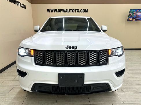 Used 2019 Jeep Grand Cherokee Altitude image 3