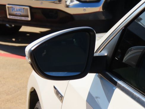 Used 2017 Volkswagen Passat 1.8T R-Line w/ R-Line Lighting Package image 18