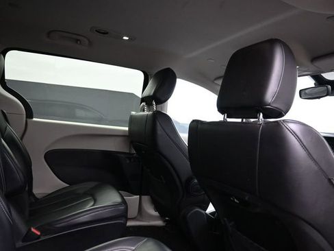 Used 2024 Chrysler Pacifica Select image 22