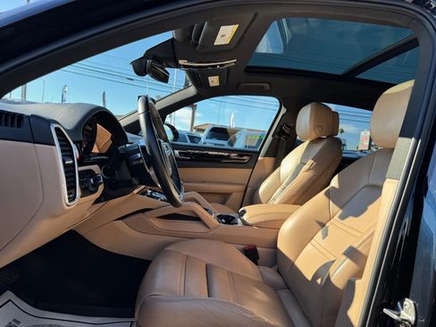 Used 2021 Porsche Cayenne image 12