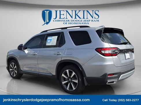 Used 2025 Honda Pilot Touring image 8