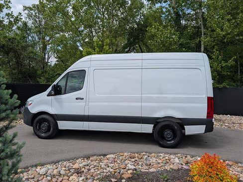 Used 2025 Mercedes-Benz Sprinter 2500 image 2