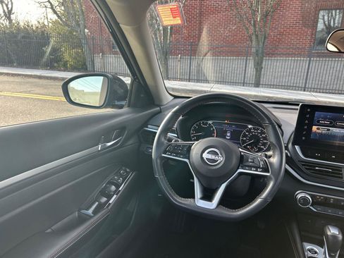 Used 2024 Nissan Altima 2.5 SR w/ SR Premium Package image 24