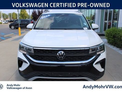 Used 2022 Volkswagen Taos SE w/ Panoramic Sunroof Package AWD/4WD image 2