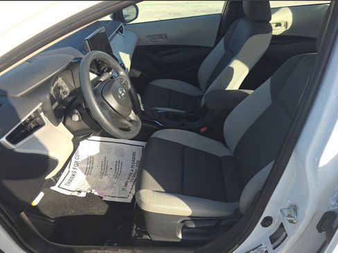 Used 2025 Toyota Corolla LE FWD image 9