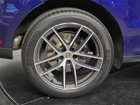 Certified 2025 Porsche Macan image 29