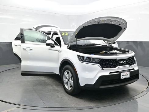 Used 2022 Kia Sorento LX image 36