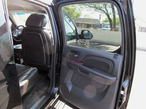 Used 2011 Cadillac Escalade EXT image 17