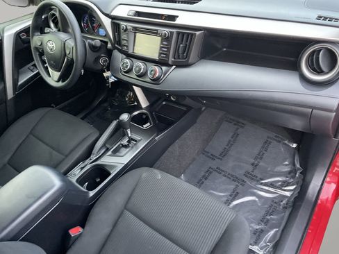 Used 2016 Toyota RAV4 LE FWD image 6