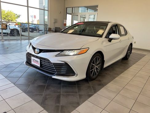 Used 2023 Toyota Camry XLE w/ Navigation Package FWD image 2
