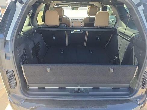 Used 2023 Land Rover Discovery HSE R-Dynamic image 9