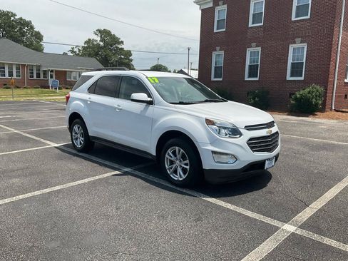 Used 2017 Chevrolet Equinox LT w/ Convenience Package FWD image 2