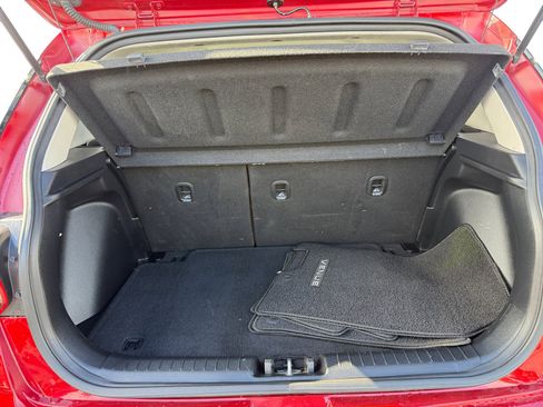 Used 2024 Hyundai Venue Limited image 17