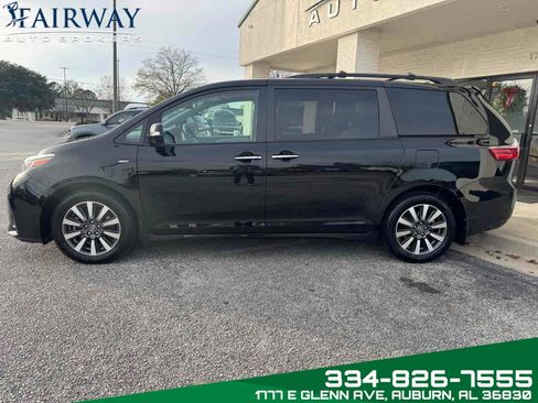 Used 2020 Toyota Sienna Limited Premium w/ Carpet Mat Package image 9