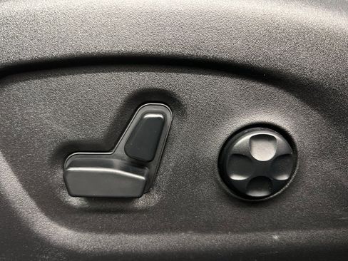 Used 2017 Chrysler 200 Limited Platinum image 24