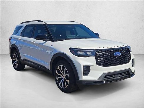 Certified 2025 Ford Explorer ST-Line RWD image 3