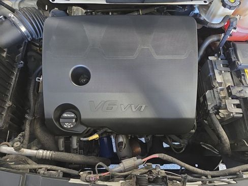 Used 2018 Chevrolet Traverse LT w/ LPO, Blackout Package image 41