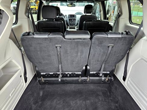 Used 2019 Dodge Grand Caravan SXT image 21