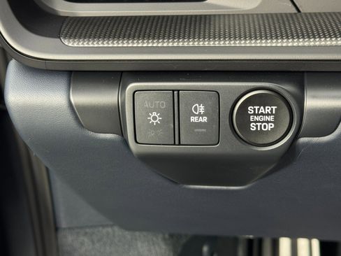 Used 2025 Porsche 911 Carrera image 17