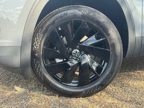 New 2026 Volkswagen Atlas SE FWD image 2