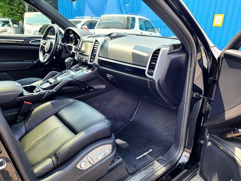 Used 2016 Porsche Cayenne S image 33