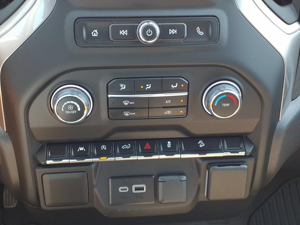 Used 2024 Chevrolet Silverado 1500 Custom Trail Boss w/ Turbomax Blackout Package AWD/4WD image 9
