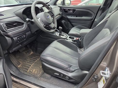 Used 2025 Subaru Forester Touring AWD/4WD image 3