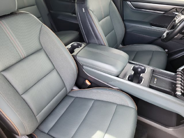 Used 2024 GMC Acadia AT4 w/ Luxury Package AWD/4WD image 25
