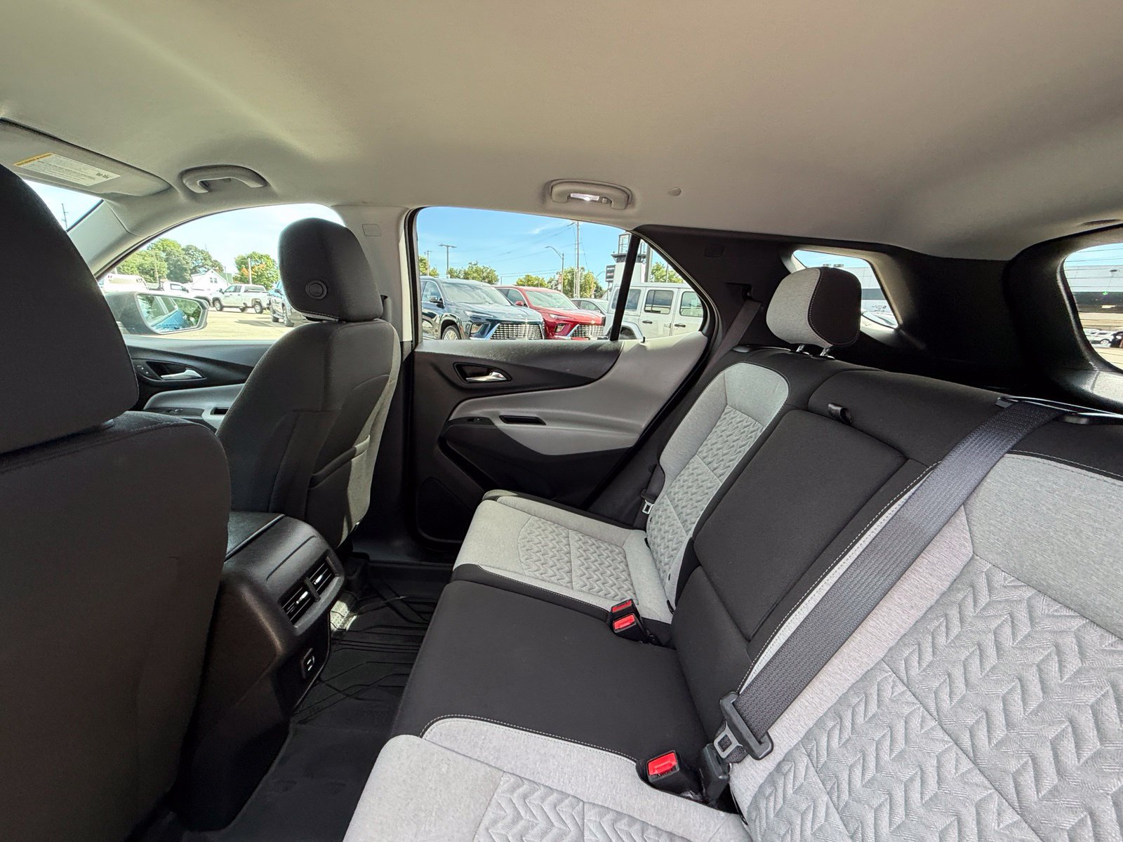 Used 2024 Chevrolet Equinox LS w/ LS Convenience Package FWD image 5