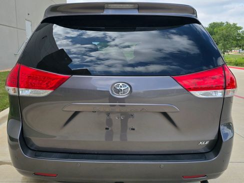 Used 2013 Toyota Sienna XLE FWD image 10