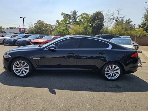 Used 2013 Jaguar XF image 3