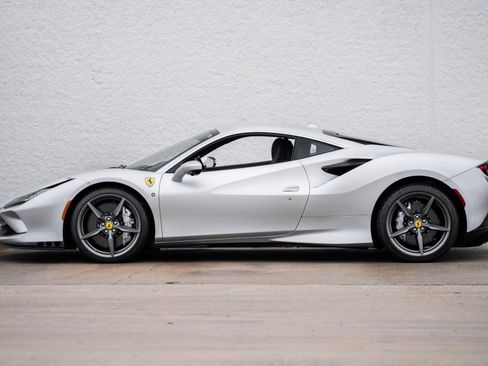 Used 2022 Ferrari F8 Tributo image 8