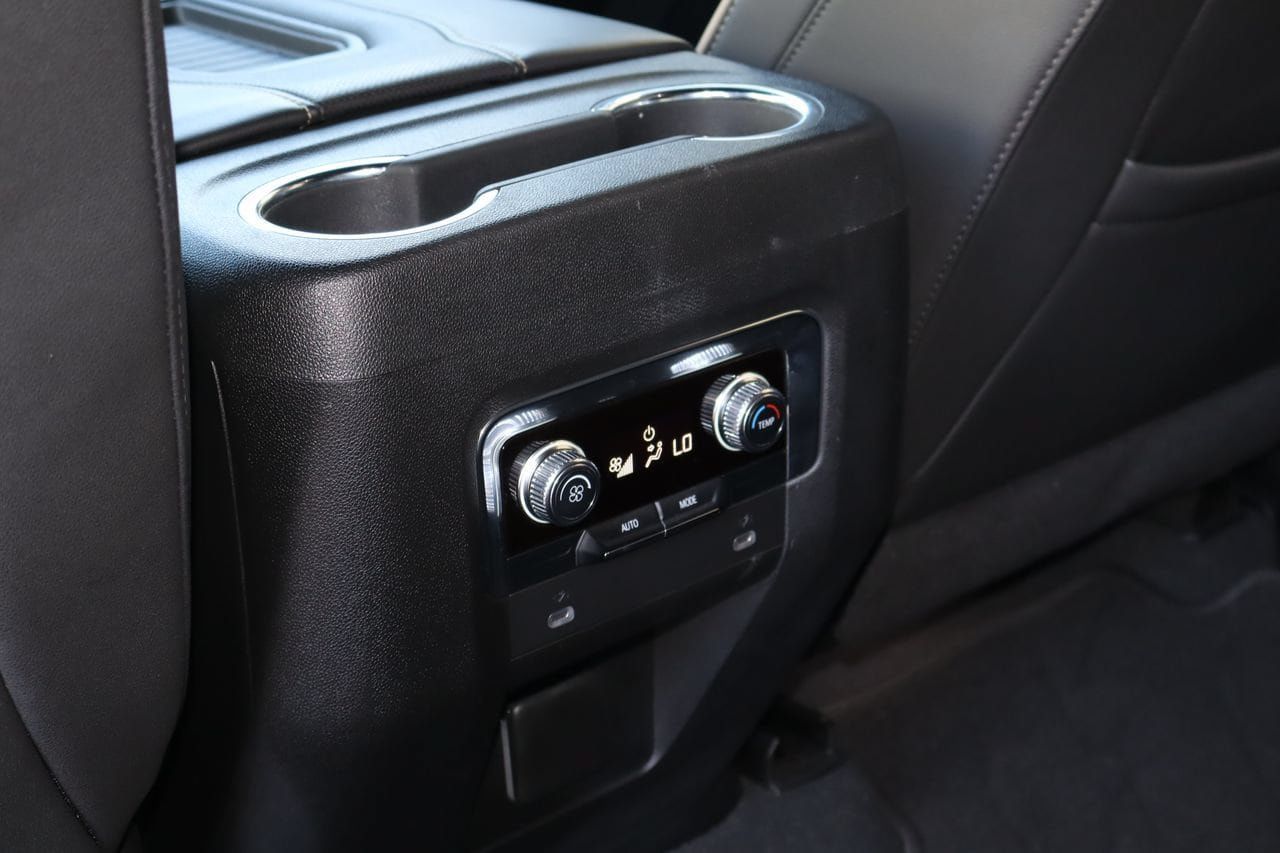 Used 2023 GMC Yukon SLT AWD/4WD image 19
