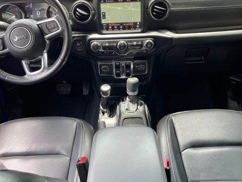 Used 2022 Jeep Wrangler Unlimited Sahara AWD/4WD image 11
