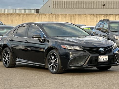 Used 2022 Toyota Camry SE image 5