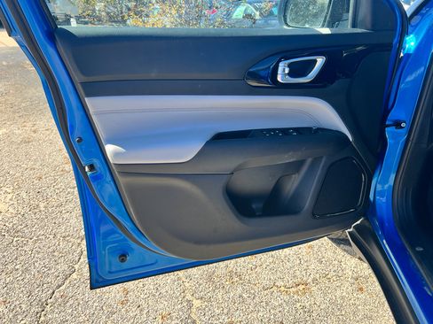 Used 2022 Jeep Compass Limited image 27