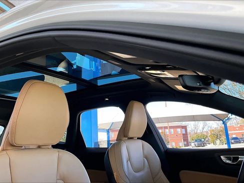 Used 2023 Volvo XC60 B6 Ultimate image 13