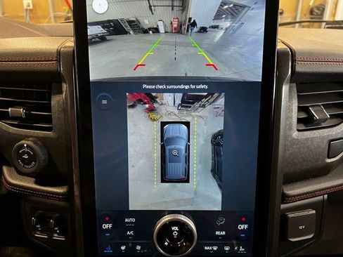 Used 2022 Ford Expedition Max Limited image 11