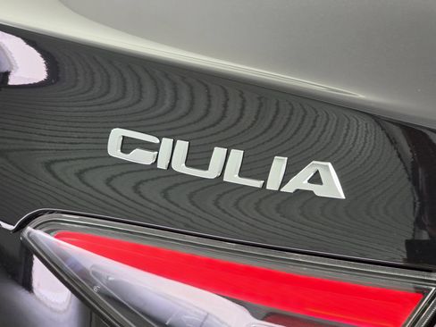 Used 2024 Alfa Romeo Giulia Veloce AWD/4WD image 11