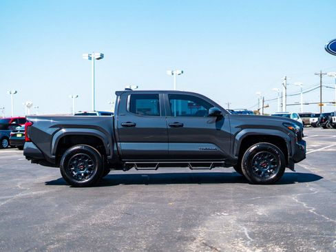Used 2025 Toyota Tacoma SR5 AWD/4WD image 3