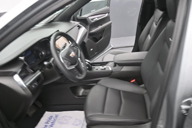 Used 2025 Cadillac XT5 Luxury w/ LPO, Floor Liner Package AWD/4WD image 18