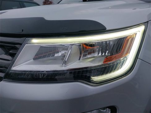 Certified 2019 Ford Explorer XLT w/ Equipment Group 202A image 30