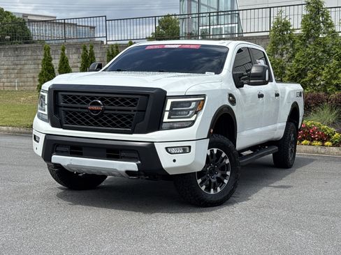 Used 2021 Nissan Titan PRO-4X w/ Pro-4x Convenience Package AWD/4WD image 5