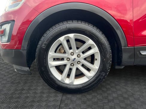 Used 2017 Ford Explorer XLT w/ Equipment Group 202A FWD image 14